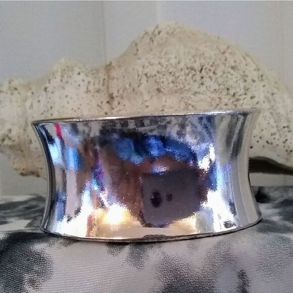 CUFF BRACELET SILVER-TONE   SULVER Great ICondition VINTAGE One Size - Picture 1 of 2